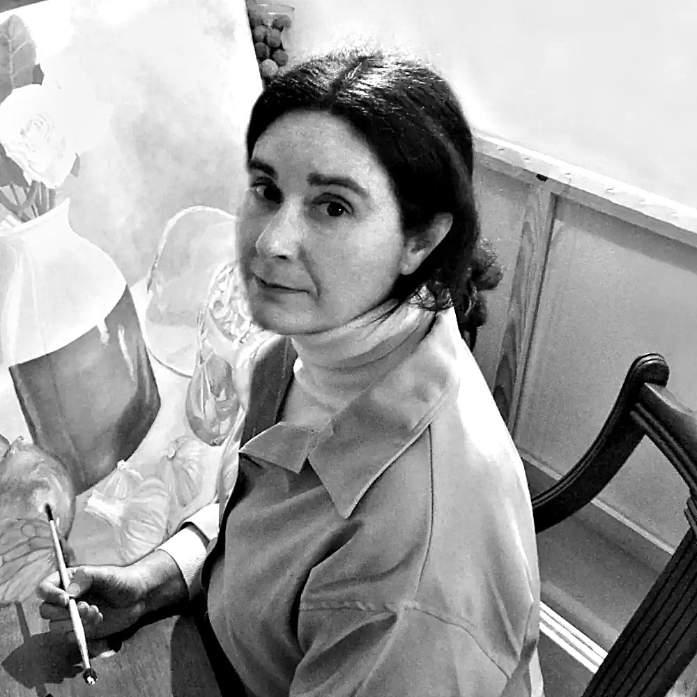 Portrait of oil painter Ángeles M. Pomata at her easel