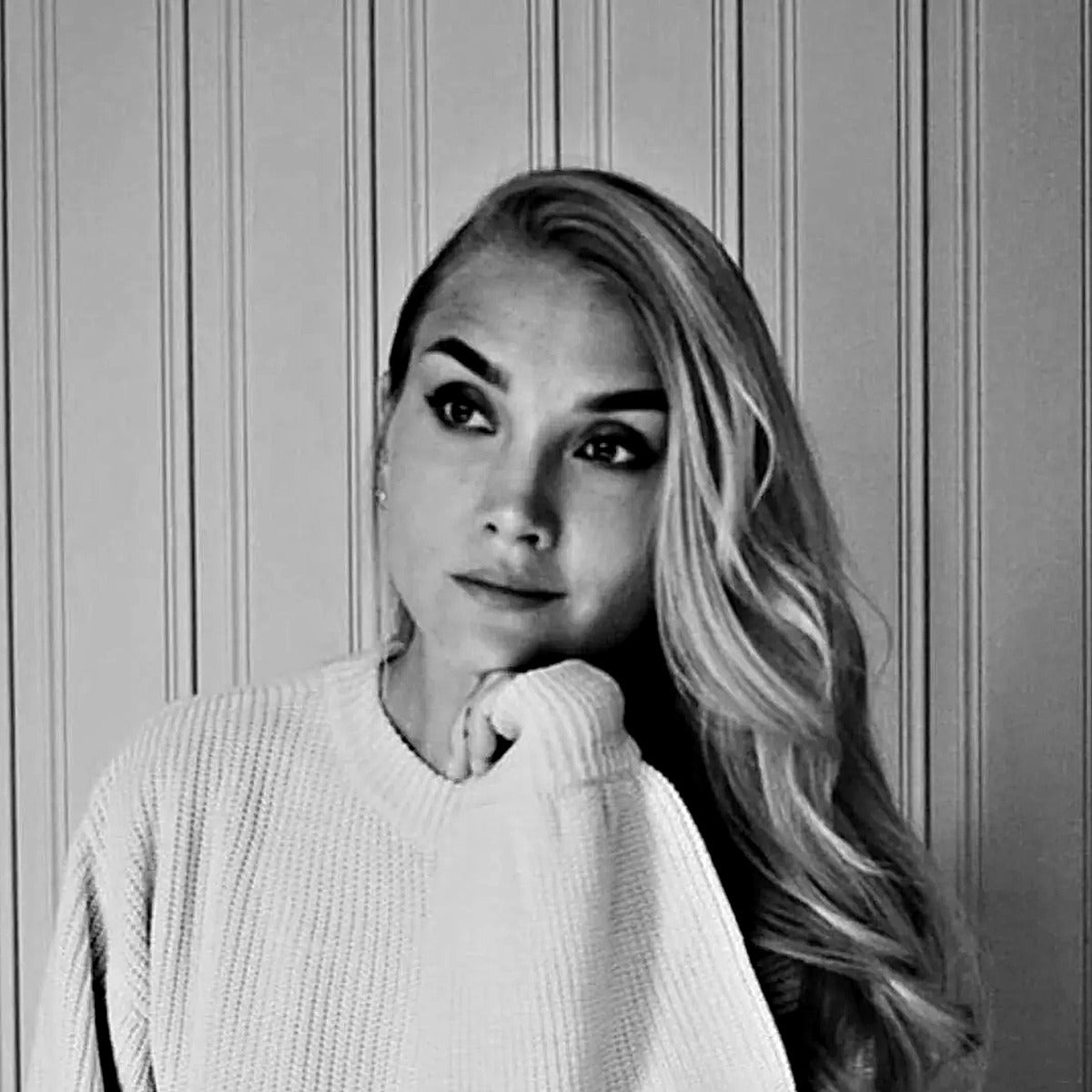 Portrait of artist Gabriella Roberg
